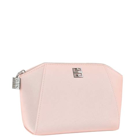 Givenchy's Iconic nude pouch